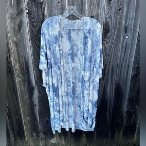 Janice Apparel Abstract Blue and White Dye Long Cardigan One Size Fits All